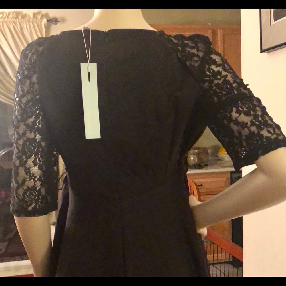 Black dress would fit L/XL Lace sleeves